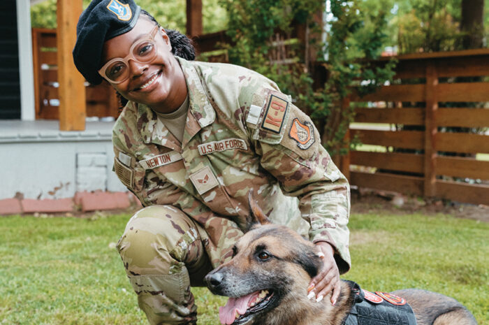 Nylabone sponsert American Humane Wiedervereinigung eines ehemaligen Militärhundes mit seinem früheren Hundeführer